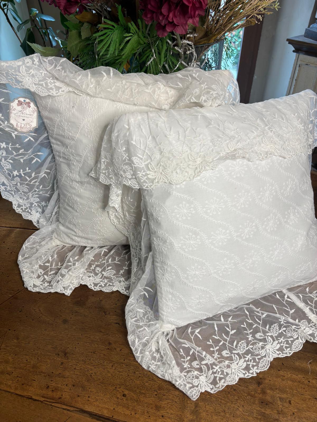 Dentelle Collection