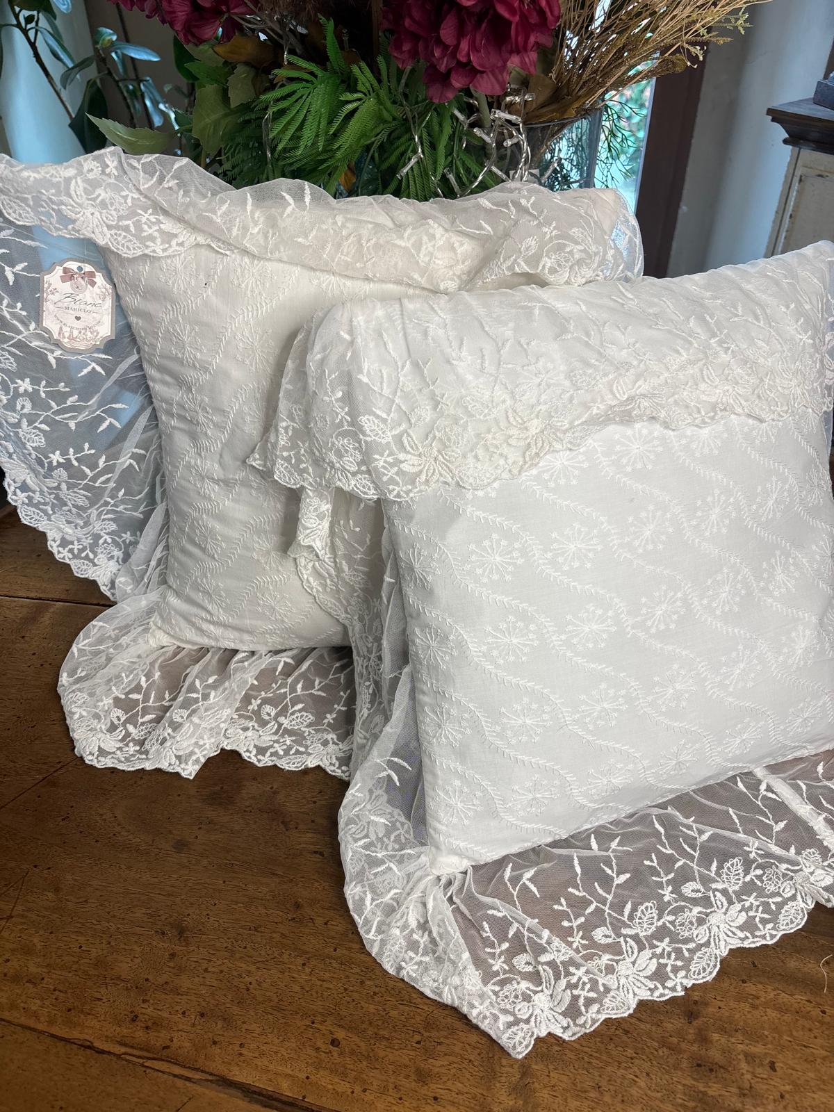 Dentelle Collection