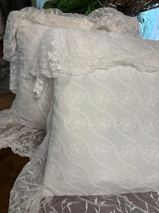 Dentelle Collection